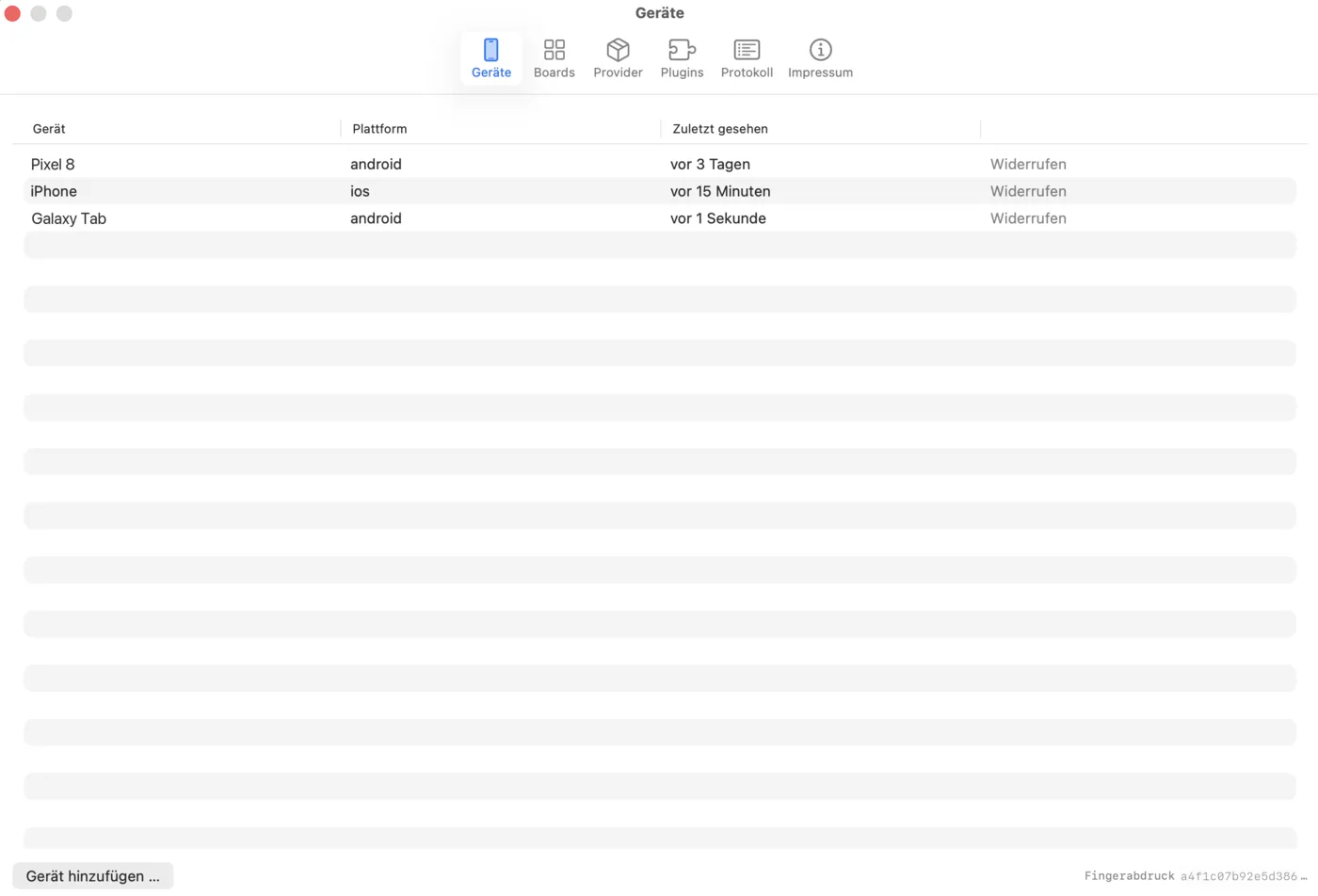 Der Geräte-Tab der Einstellungen mit einer Tabelle aus Gerätename, Plattform und letztem Kontakt, je einem Link zum Widerrufen und dem Fingerabdruck unten rechts.
